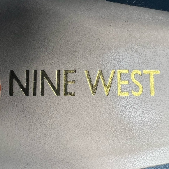 Nine West Blue Suede Pointed Toe Block Heels Size 9 1/2 Women’s - Picture 2 of 9